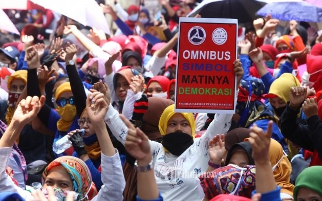 Vì sao dân Indonesia phản đối dự luật việc làm được cho là có lợi cho người lao động?